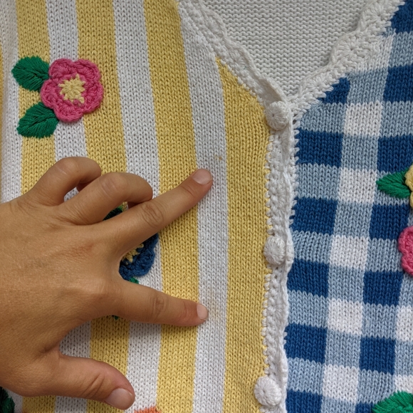 VINTAGE crochet floral grandma knit cardigan - Picture 2 of 9